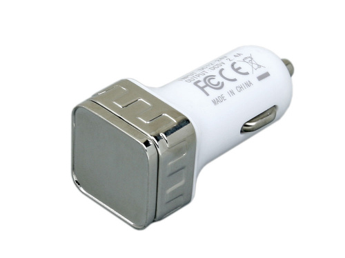 Автомобильная зарядка CC-03, 2 USB порта, квадратное основание для логотипа, серебро Автомобильная зарядка CC-03, 2 USB порта, квадратное основание для логотипа, серебро