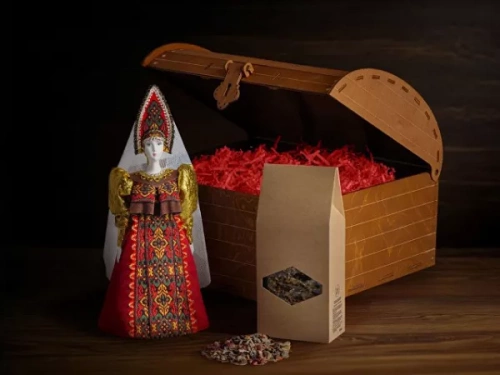 Подарочный набор: кукла фарфоровая, чай "Малина с мятой" фото 2